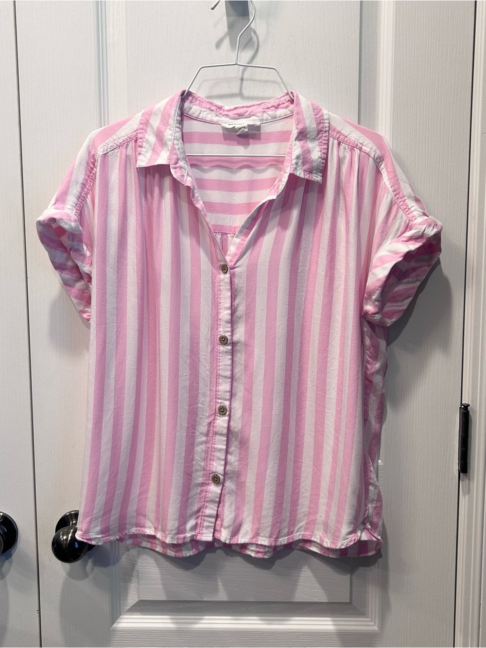 BeachLunchLounge Pink White Striped Short Sleeve Button Down Top Sz. Medium